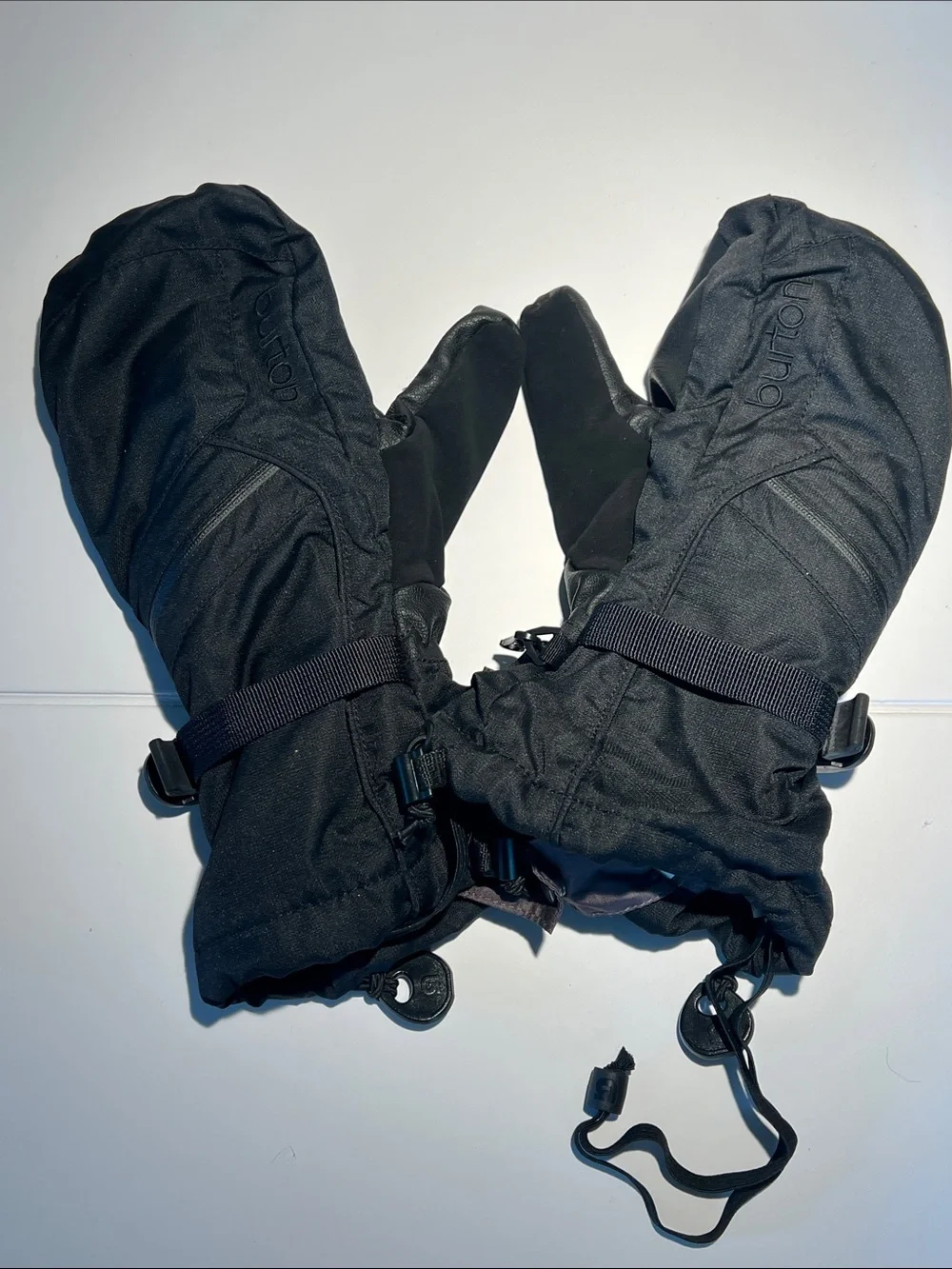 New Burton Black Insulated Snow Mittens Unisex Zipper on Top for Hand Warmers